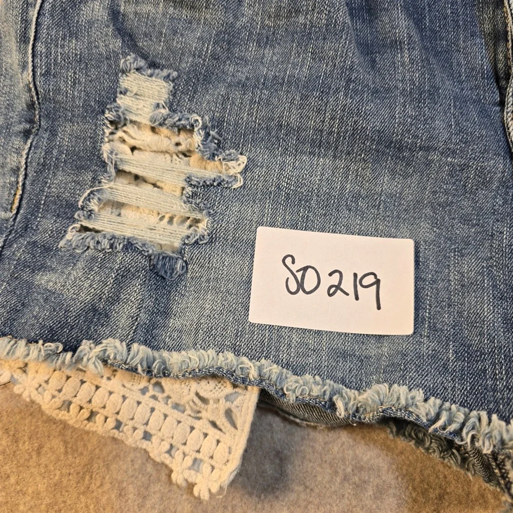 Adam Levine Womens Distressed Denim Shorts Lace Trim Medium Wash Blue Size 13 - Picture 5 of 6